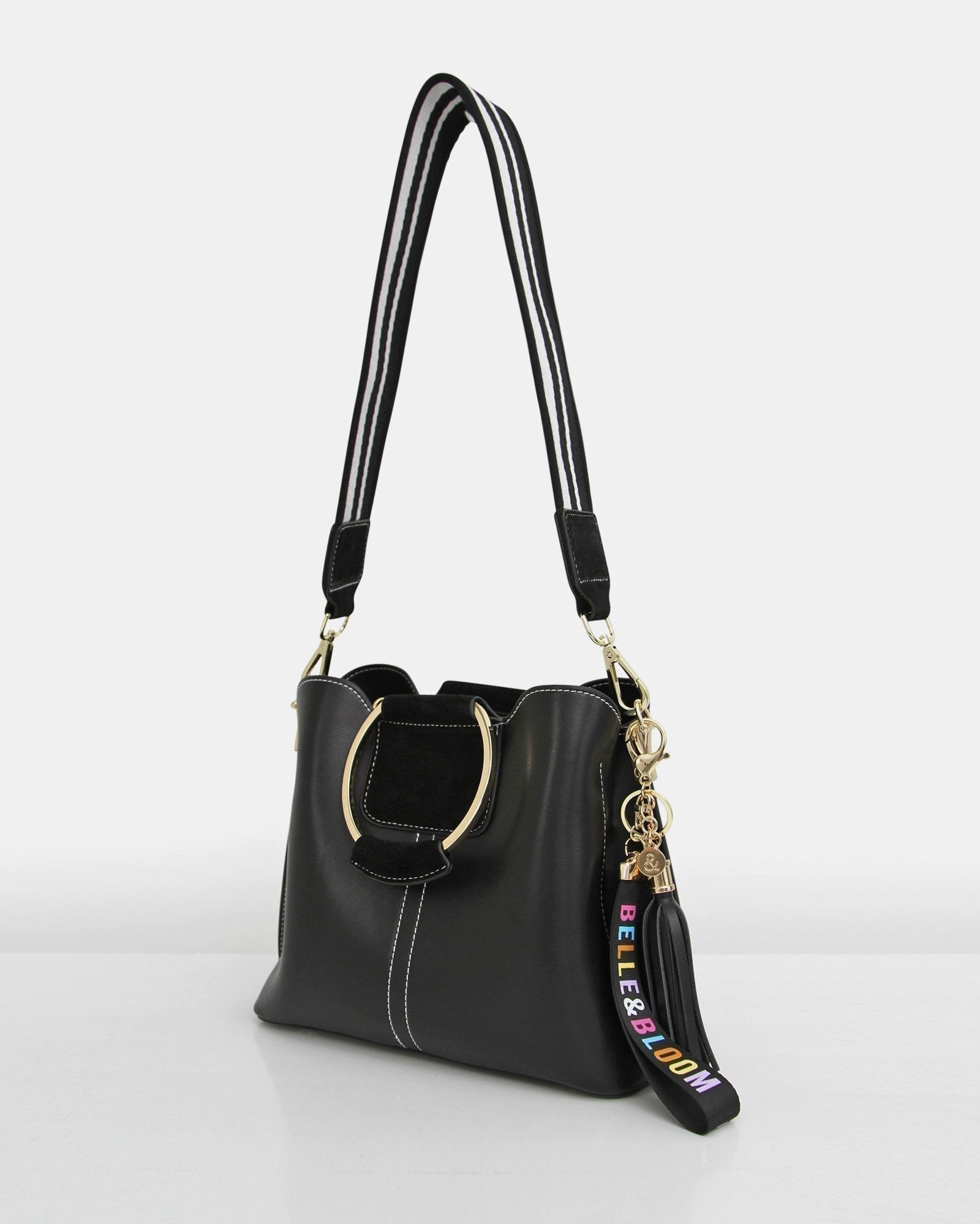 Black-leather-handbag-side-view_2fa24195-6ac9-4d8b-89bd-62673dc51037.jpg