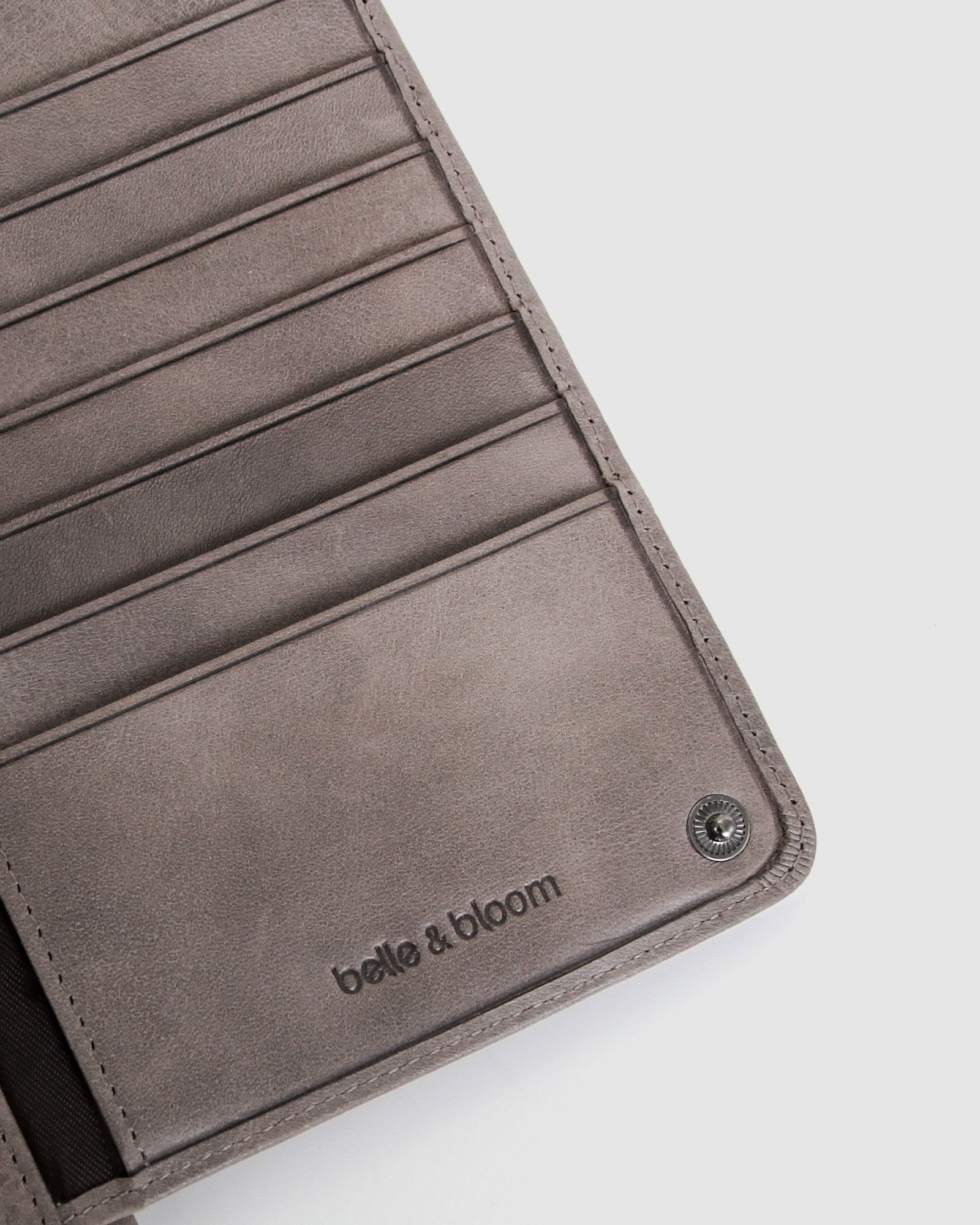 Penelope-Ash_leather-wallet_logo_detail_31c27f1e-558d-49b6-b05b-176c88e73d22.jpg